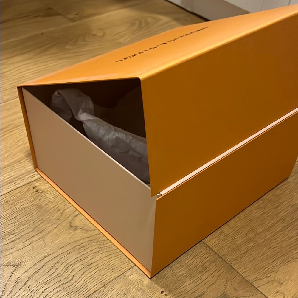 Louis Vuitton Orange Presentation Box with Black Logo - Picture 2 of 8